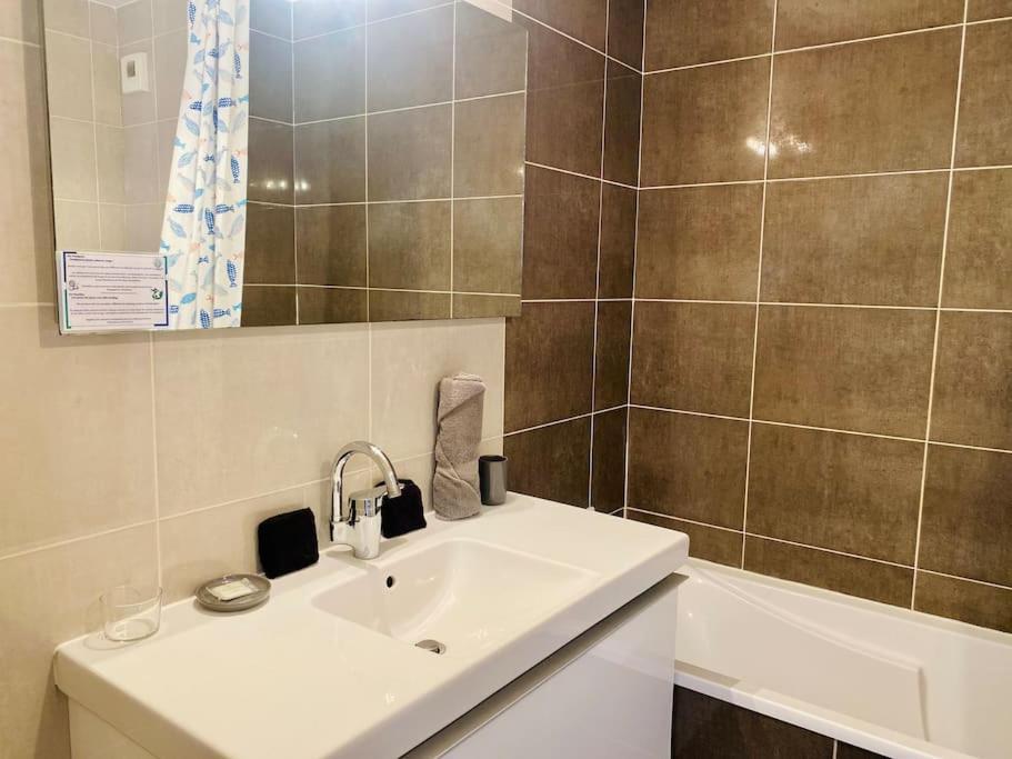 "Loulou" T1 Moderne Et Lumineux, Centre Ville, Wifi, Parking Sete Ngoại thất bức ảnh